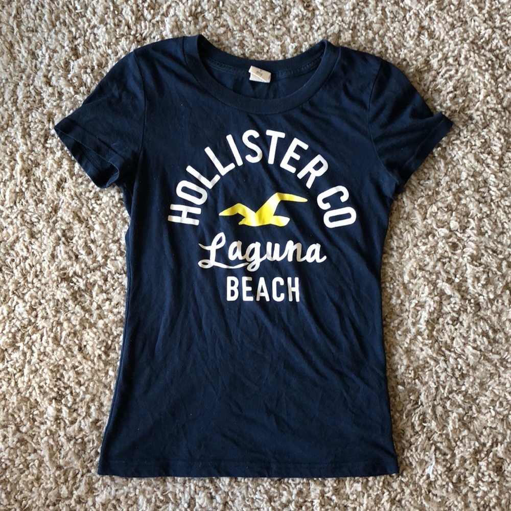Hollister graphic tee
